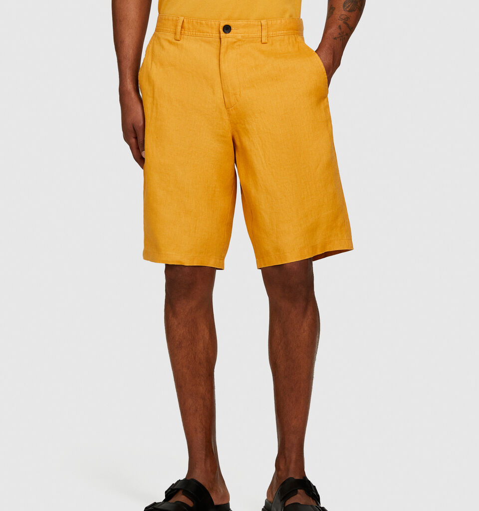 100% linen bermudas - men's shorts - Mustard | Sisley image number 4
